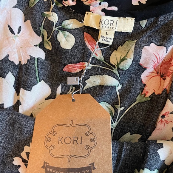 Never worn floral romper. Kori brand Size Large - Picture 4 of 5